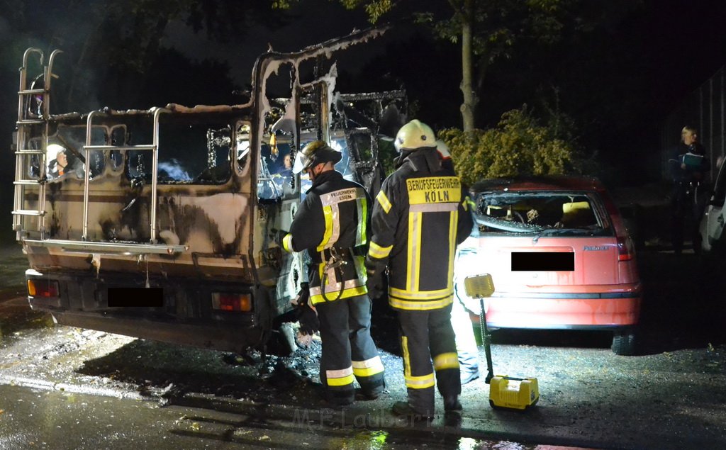 Auto 1 Wohnmobil ausgebrannt Koeln Gremberg Kannebaeckerstr P5424.JPG - Miklos Laubert